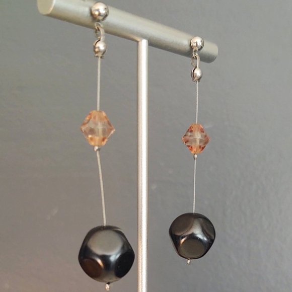 Pale cognac and black bead dangle earrings - Picture 3 of 9